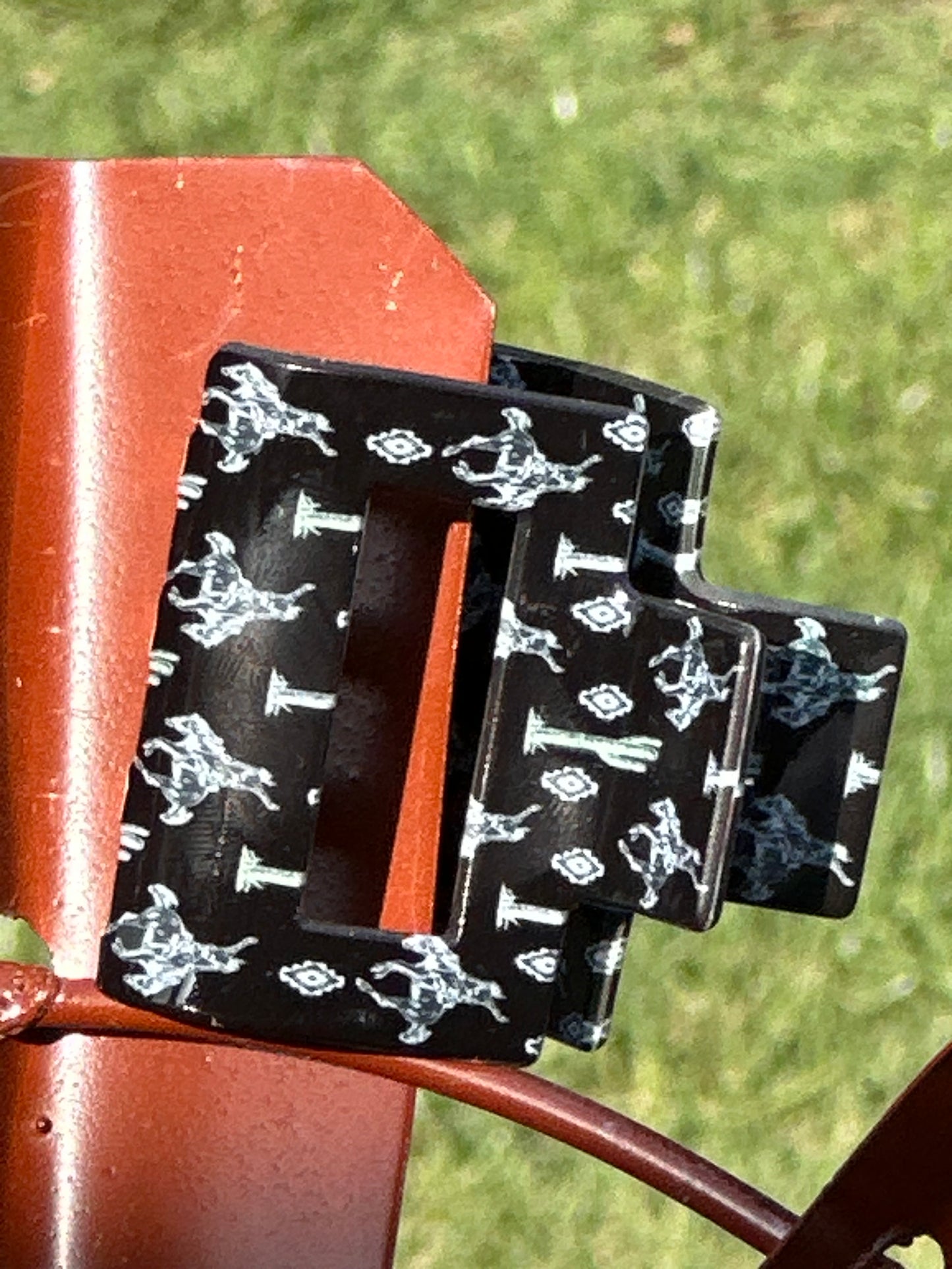 Small cowboy cactus claw clip