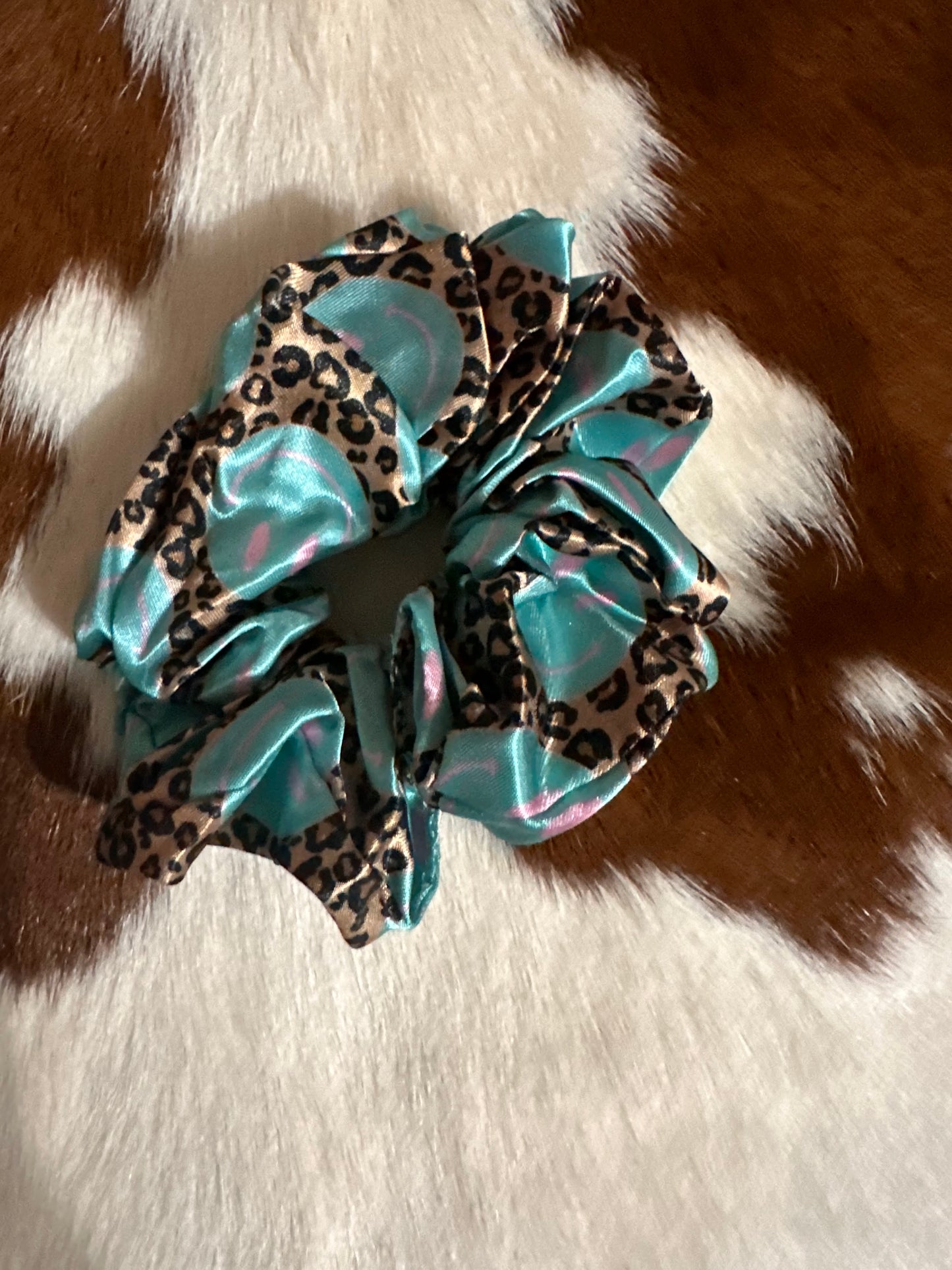 Leopard smile scrunchie