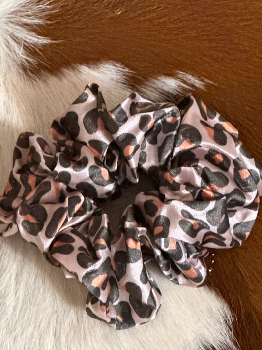 Leopard scrunchie
