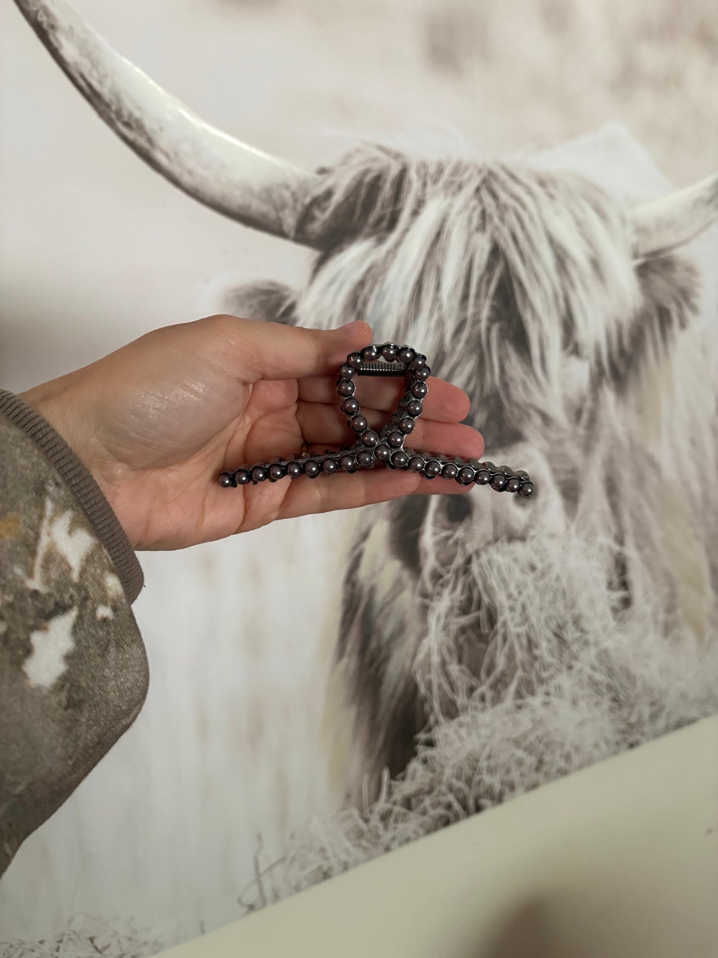 FAUX PEARL CLAW CLIPS